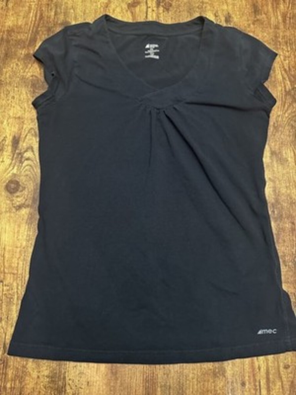 MEC Mountain Equipment Co-op Women's V-Neck Performance Tee - Black M